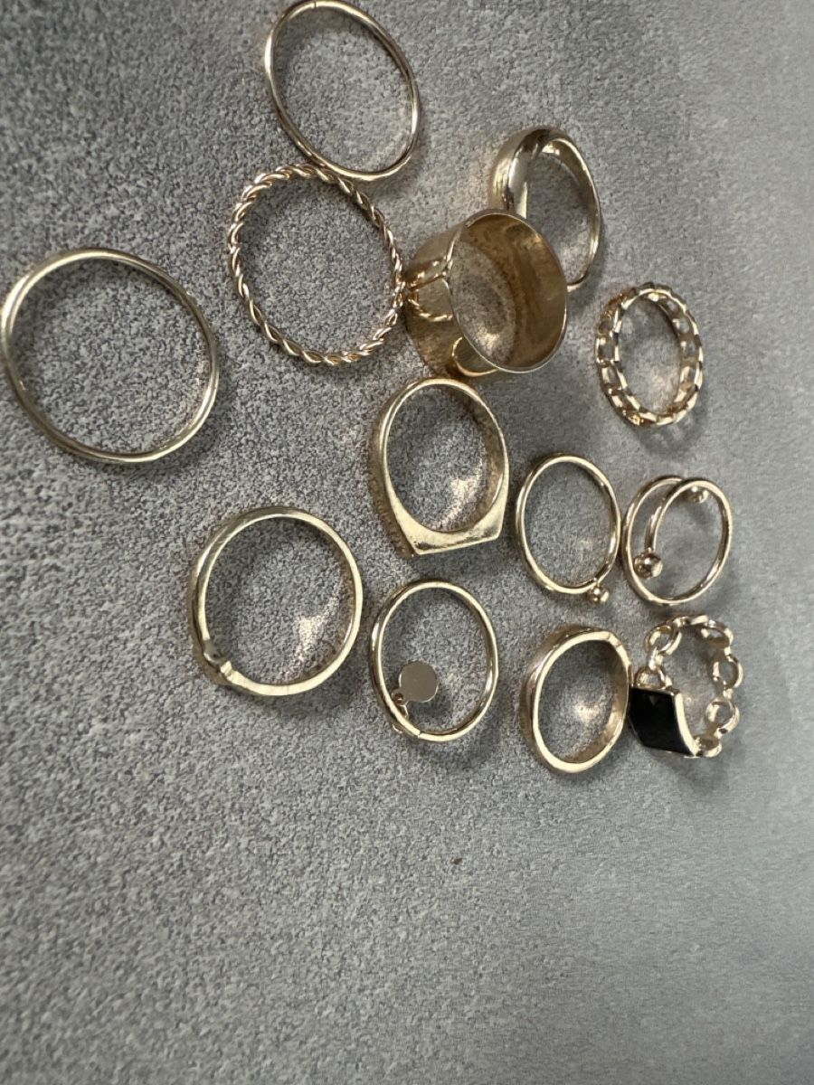 Bagues: Ring Set 13-teilig goldfarben mit schwarzem Stein – Neuf (Voir description) à Dietikon par vithya88 1