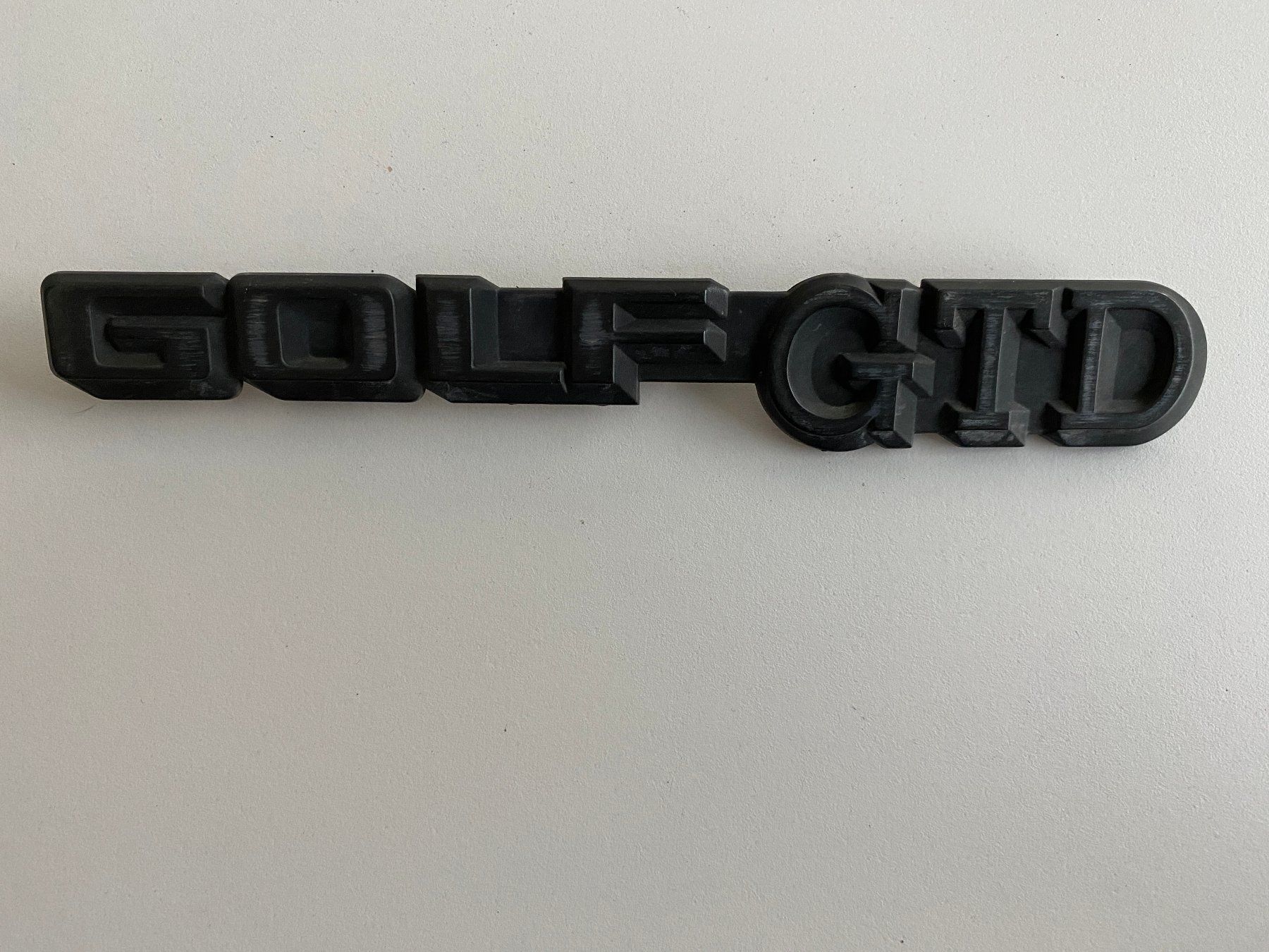 VW Tutti pezzi di ricambio auto: VW Golf GTI Emblem – Usato da Alpnachstad venduto da Rucksack10