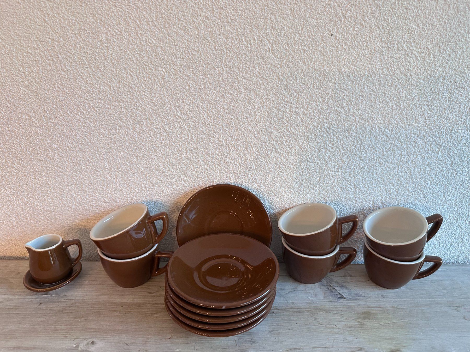 Tazze: Lot de vaisselle complète brun clair pour café – Usato da Châtillon FR venduto da Karine1453