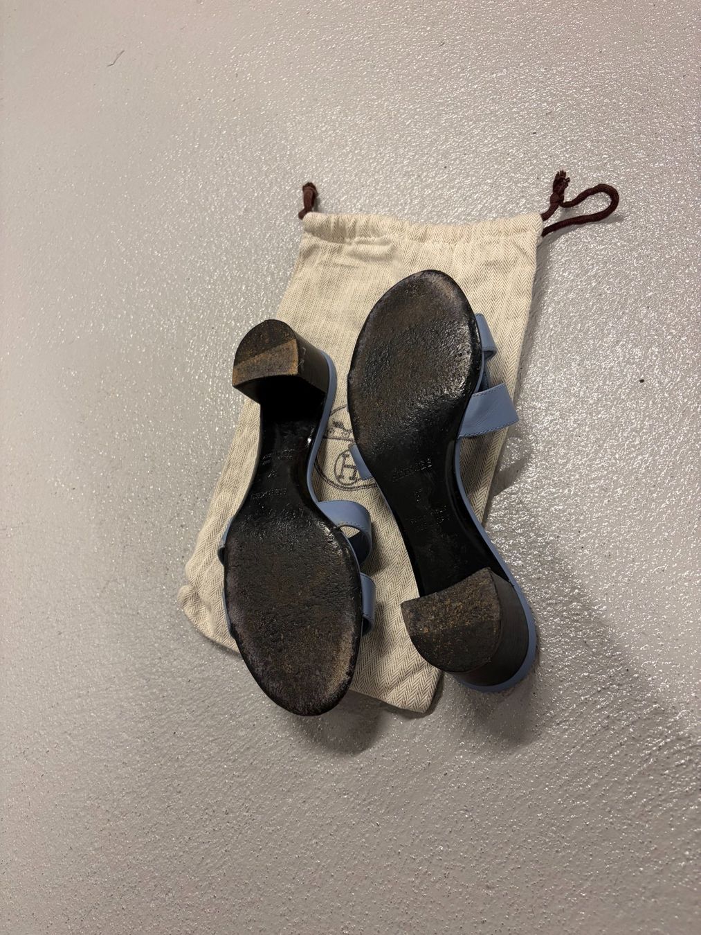 Hermès Chaussures femmes: Hermès Oasis Sandalen Hellblau – D'occasion à Kreuzlingen par Jea_luxe 1