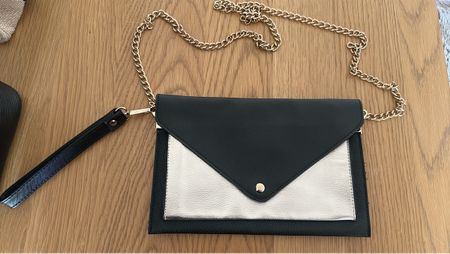 Clutch Tasche Schwarz/Gold mit Goldkette guter Zustand