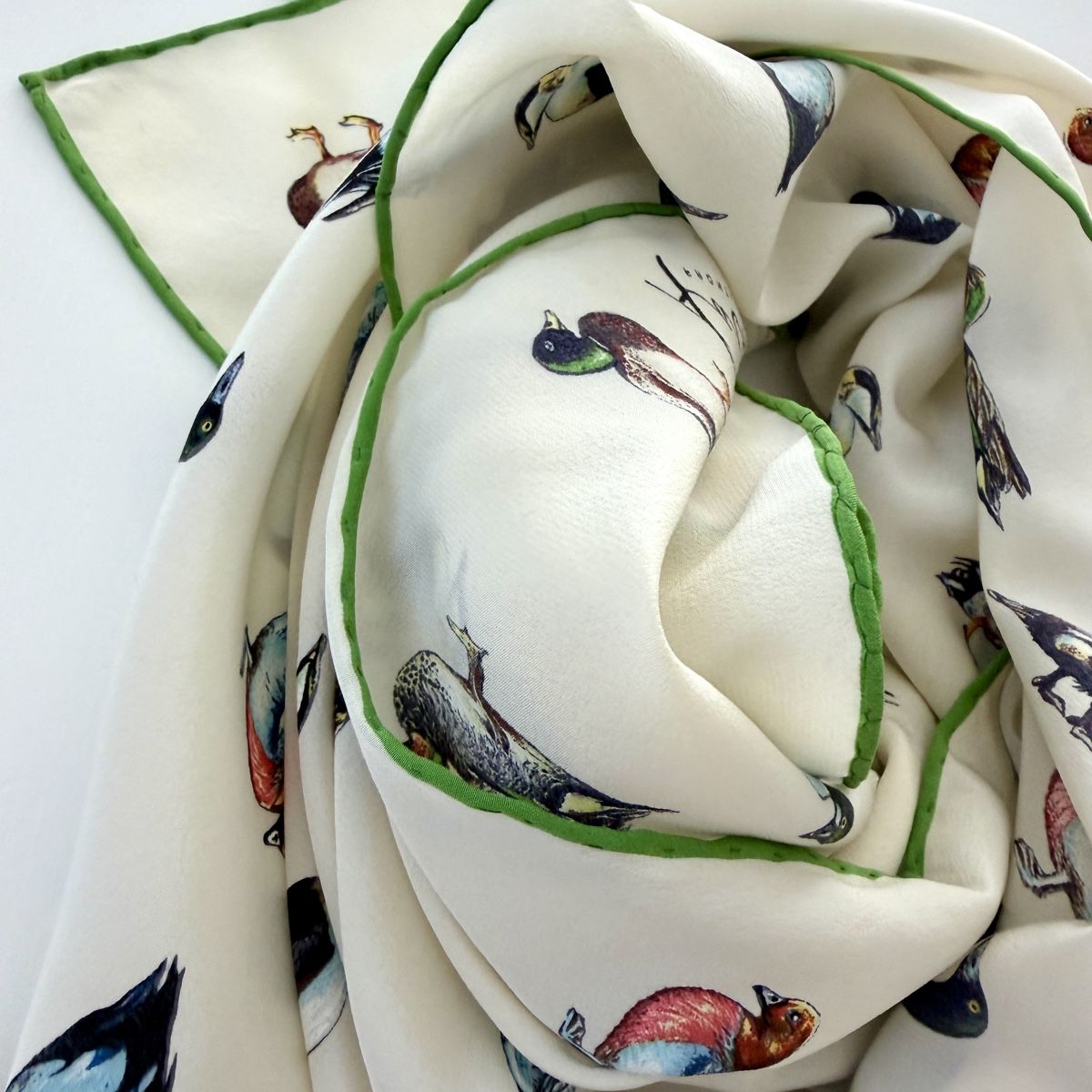 Fabric Frontline Foulards, Tücher & Schals: FABRIC FRONTLINE Silk Scarf – Neu (gemäss Beschreibung) aus Emmen von Avviivva_Com2023 5