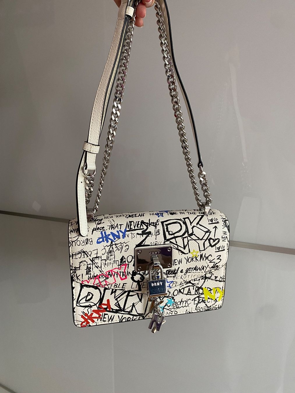 DKNY Taschen für Damen: DKNY ELISSA Umhängetasche – Gebraucht aus Gossau SG von julija_01 2
