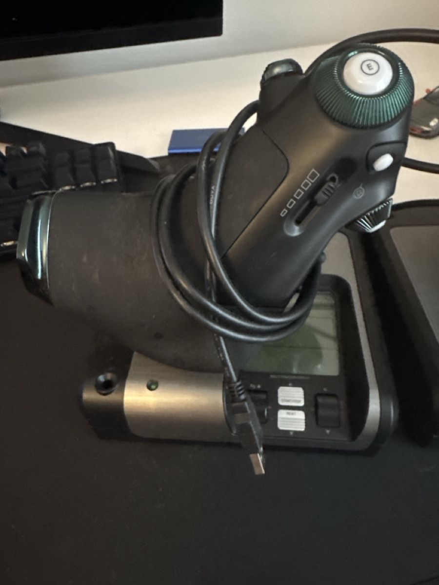 Logitech Manettes: X52 Professional Logitech Joystick – D'occasion à Schiers par MintySA 1