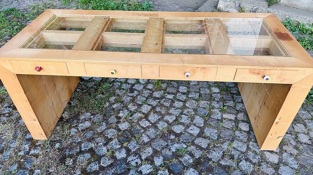 Vetrine: Tisch mit Schubladenvitrinen  – Usato da Niederweningen venduto da inf_wb6v 3