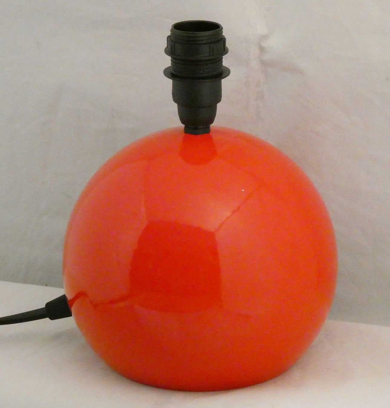Lampade: Lampe "Boule" en métal vers 1970. – Usato da Fribourg venduto da will69 1