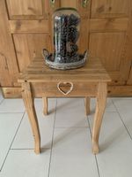 Holztischli mit Herz-Ausschnitt Shabby Chic