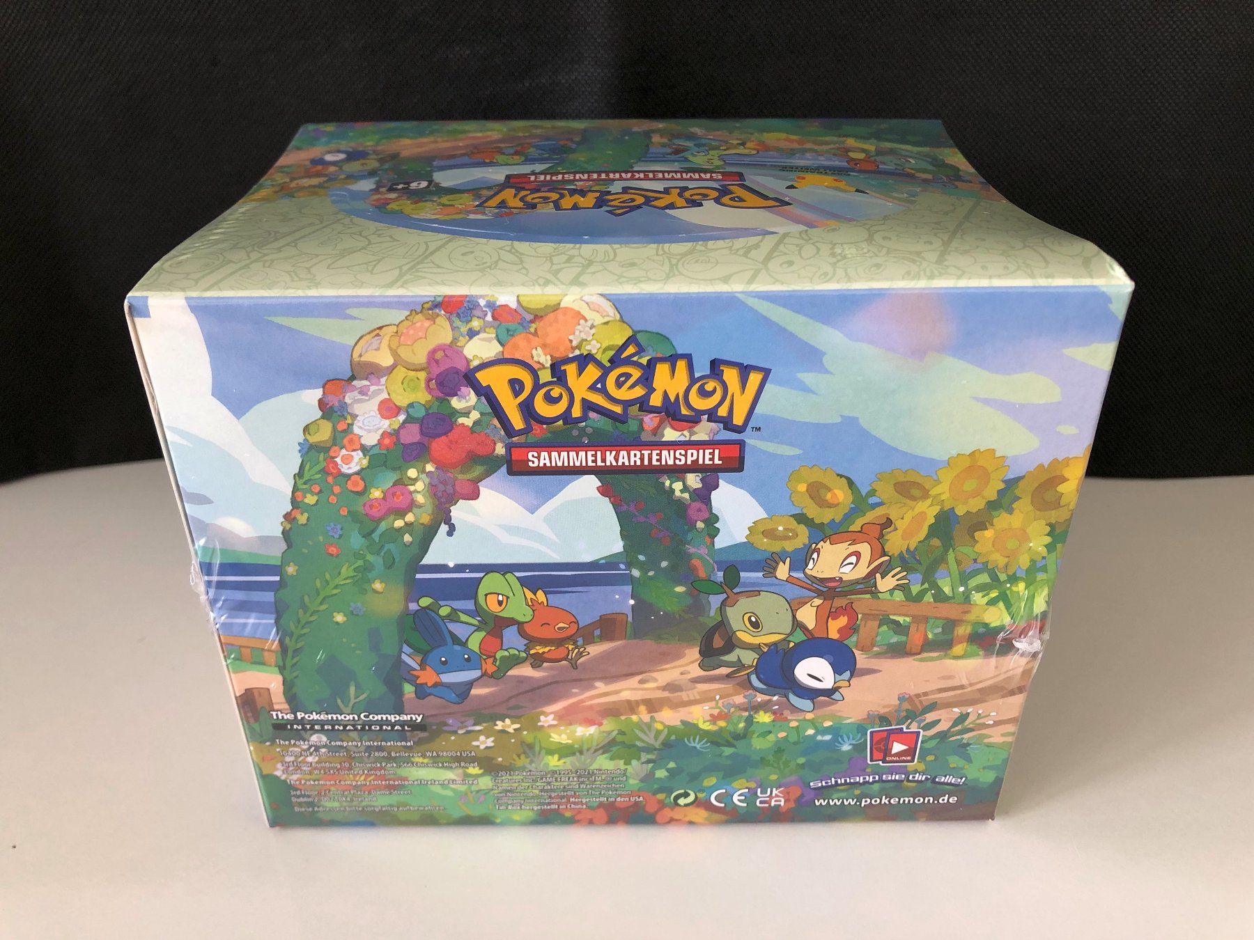 Pokémon Sammelbilder & Trading cards: Pokemon - Celebrations Mini Tin Display sealed - deutsch – Neu und originalverpackt aus Zürich von Nostalgia 1