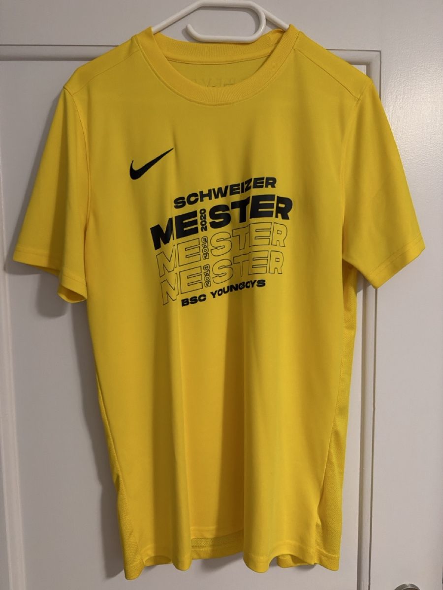 Nike T-shirt: Nike BSC Young Boys Meester T-Shirt – Usato da Ostermundigen venduto da Boss127