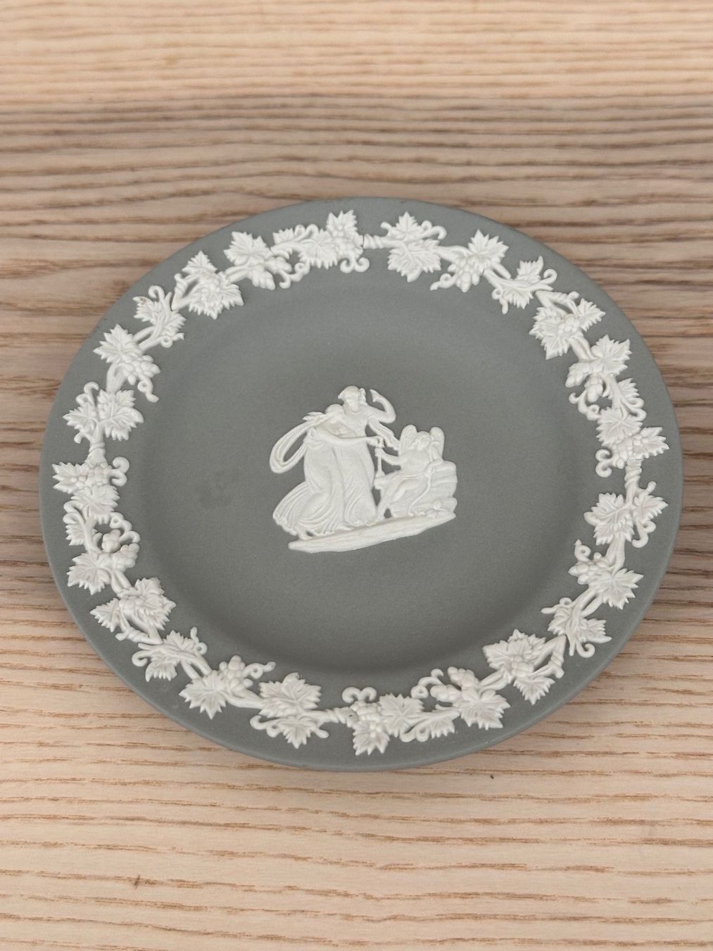 Wedgwood Piatti: Zwei Wedgwood Jasperware Teller – Usato da Onex venduto da Joliechose6 1