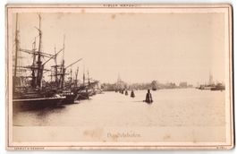 Fotografie Kiel, vor Anker liegende Schi