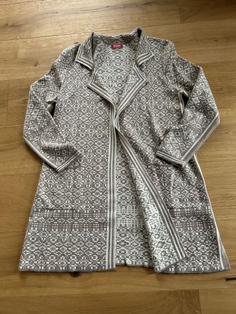 Oleana Strickjacke Merinowolle Seide Grösse M