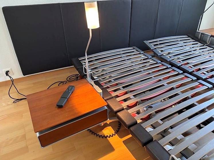 Swissflex Betten: 2 lits Swissflex motorisés haut de gamme avec éclairage – Gebraucht aus Apples von vid_8c9q