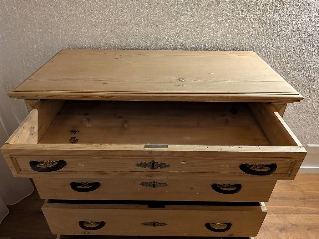 Commodes: Antike Holzkommode – D'occasion à Domat/Ems par Carmensita24 4