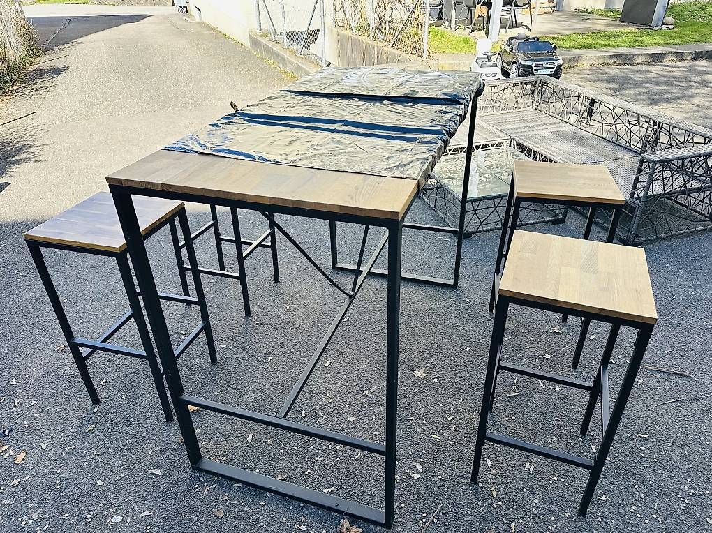 Set di tavolo e panche: Moderner Bartisch + 4 Stühle  wie neu – Usato da Solothurn venduto da Rafaella_K 2