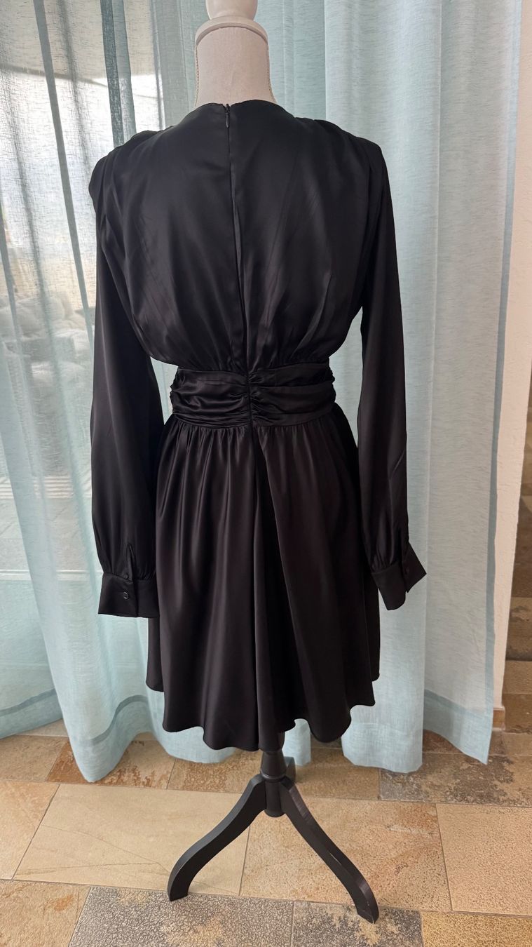 Kleider: New Satin Dress M – Neu (gemäss Beschreibung) aus Altendorf von Ro 3