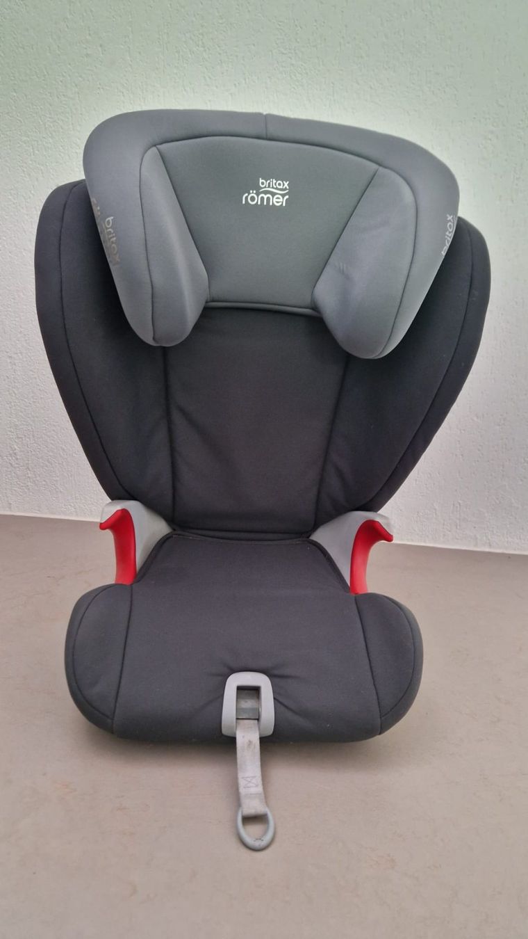 Britax Römer Auto-Kindersitze: Britax Römer Kindersitz KIDFIX SL – Gebraucht aus Killwangen von FamilieRudaz