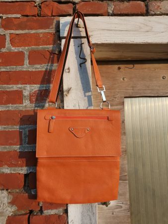 Umhängetasche aus Leder/ Sac à bandoulière en cuir