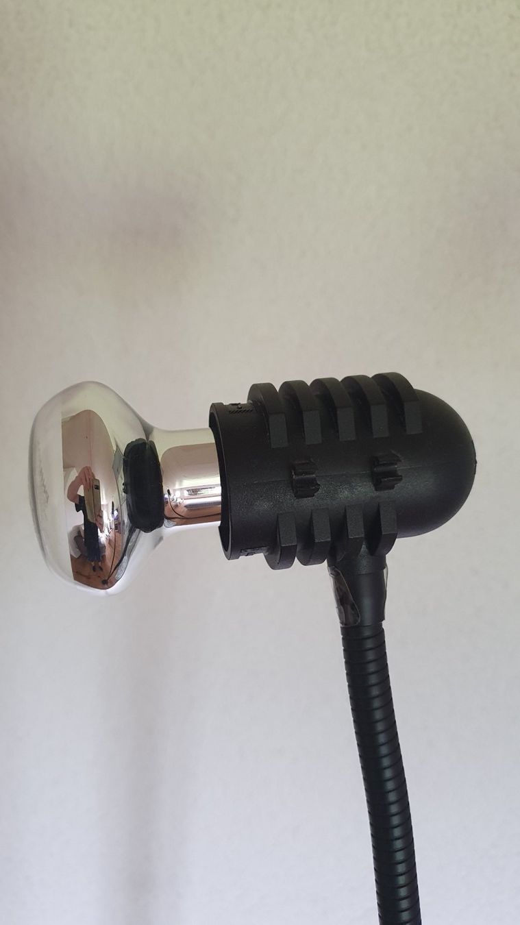 Lampen: Stehlampe mit 2 flexiblen Spot Leuchten – Gebraucht aus Giswil von online-Brockenhaus 9