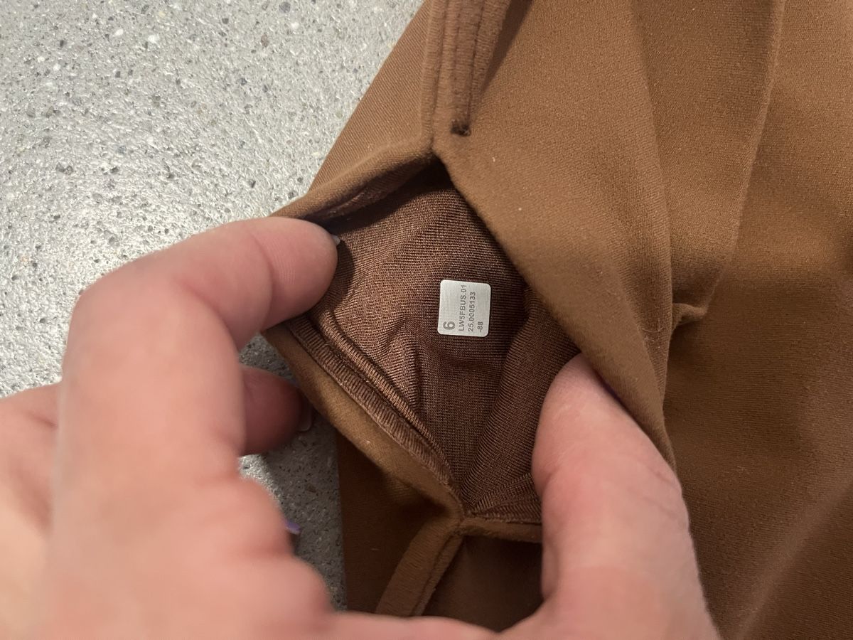 Lululemon Pantaloni: Lululemon Flare Pant – Usato da Dottikon venduto da kat_jk9m 1