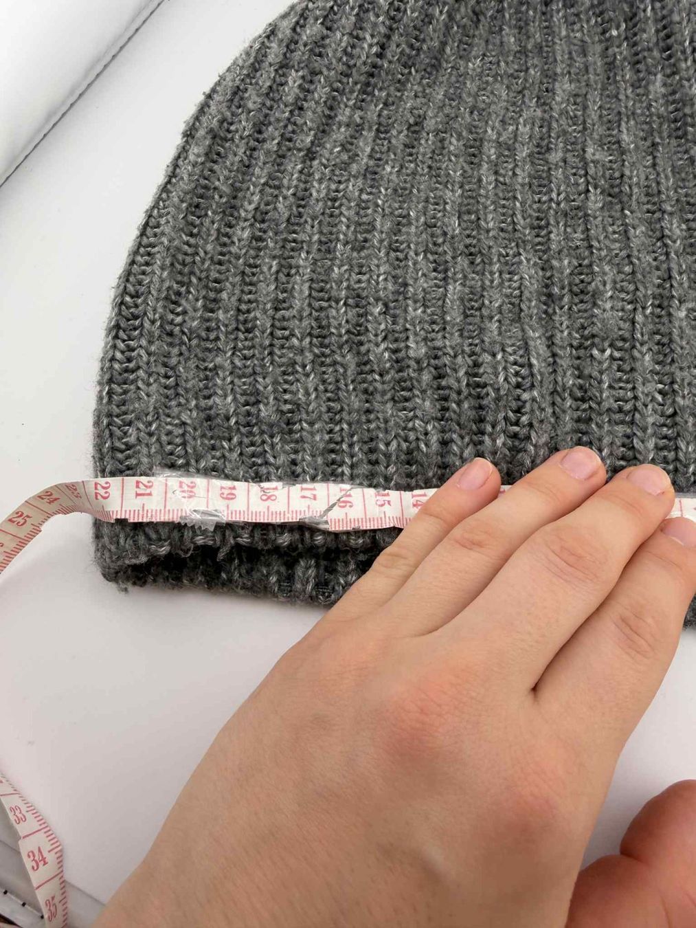 Zara Copricapi, berretti & cappellini: zara graue Strickmuetze Winter✅ – Usato da Riehen venduto da ann_76jw 2
