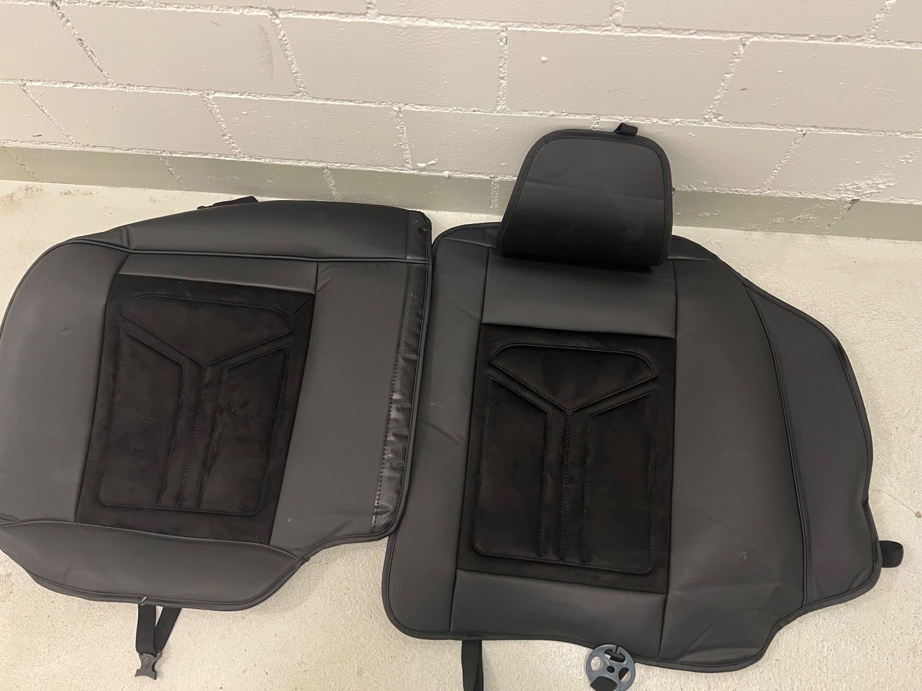 Toutes les pièces détachées: Autositzbezüge AIRBAG Universal Schwarz – D'occasion à Reichenburg par ValeR07 4