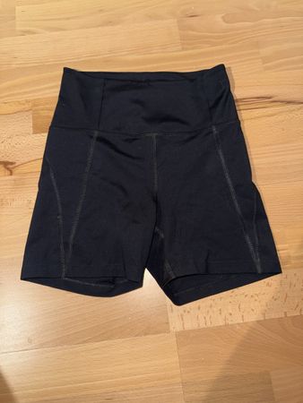 Black run short GIRLFRIEND COLLECTIVE