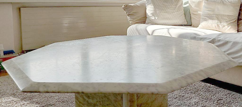 Tables: Salontisch aus massivem weissen Marmor – D'occasion à Reichenburg par Vasquez27 2