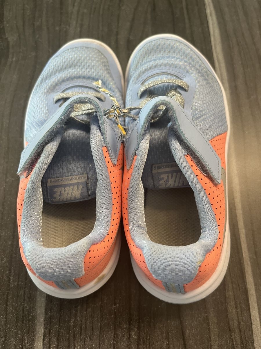 Nike Chaussures garçon: Kinderschuhe Nike Grösse 27.5 – D'occasion à Unterkulm par Swissbmwdriver 1