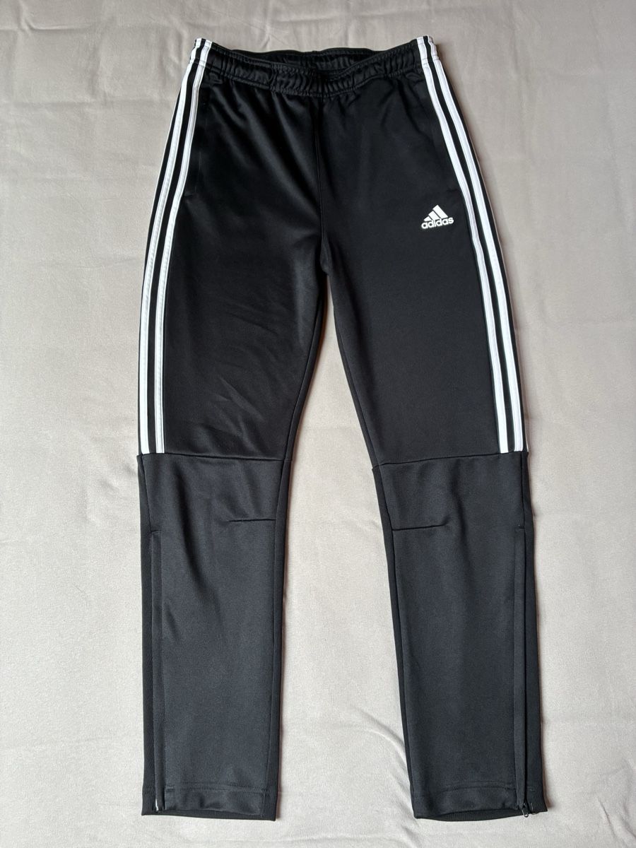 Adidas Hosen: Adidas Trainerhose – Gebraucht aus Basel von kir_qq2h
