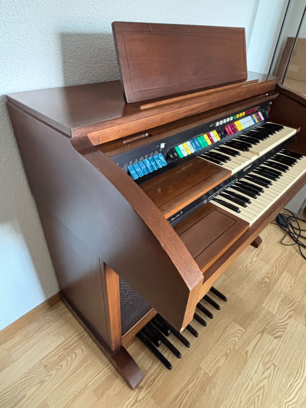 Strumenti musicali: Orgel Lowrey Jubilee gratis abzugeben – Usato da Wichtrach venduto da Espada7 2