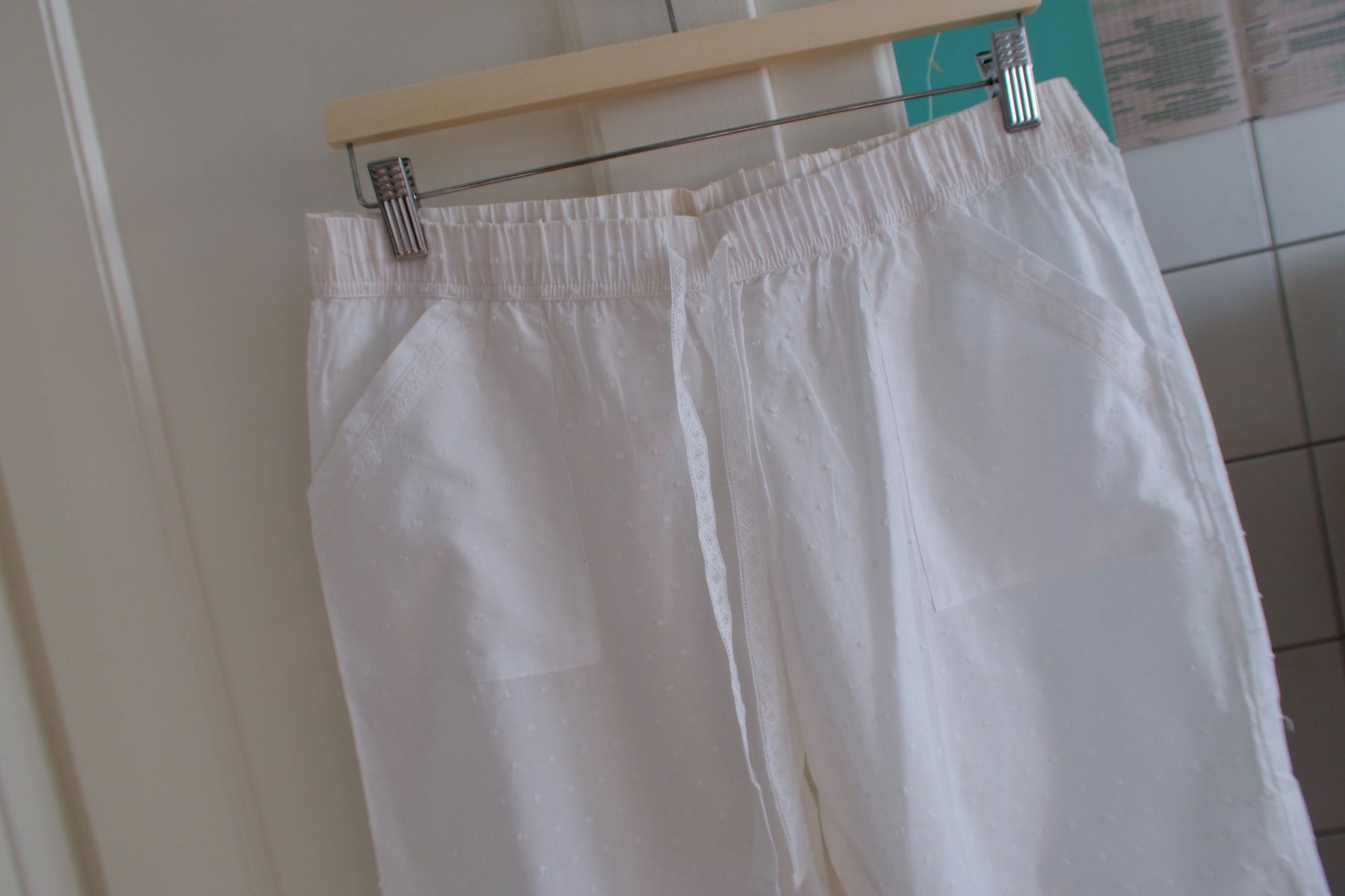 Esprit Pantaloni: ESPRIT  - Pantacourt  / kurze Hose - Taille 38/40 – Nuovo (secondo la descrizione) da Lausanne venduto da Etoile96 7