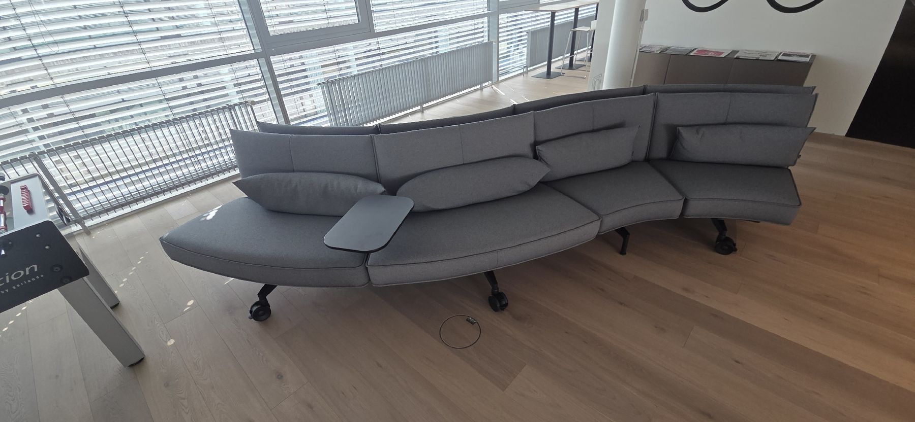 Vitra Divani: Vitra Soft Work mit 8 Modulen in Plano Nero/ Cremeweiss – Nuovo (secondo la descrizione) da Winterthur venduto da flurinstucki 2