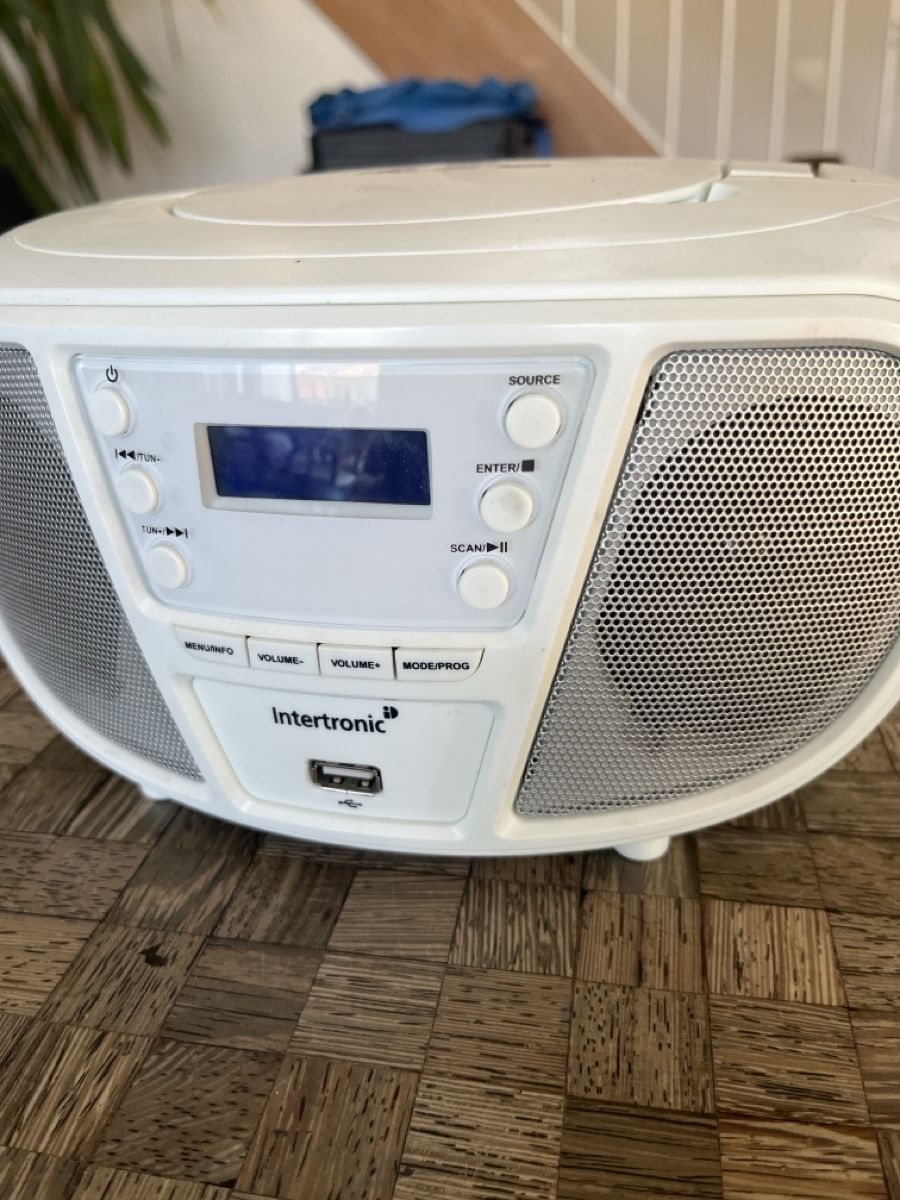 Radio: Intertronic CD Radio DAB Plus weiss gebraucht – Usato da Luzern venduto da sim_zyt9 4