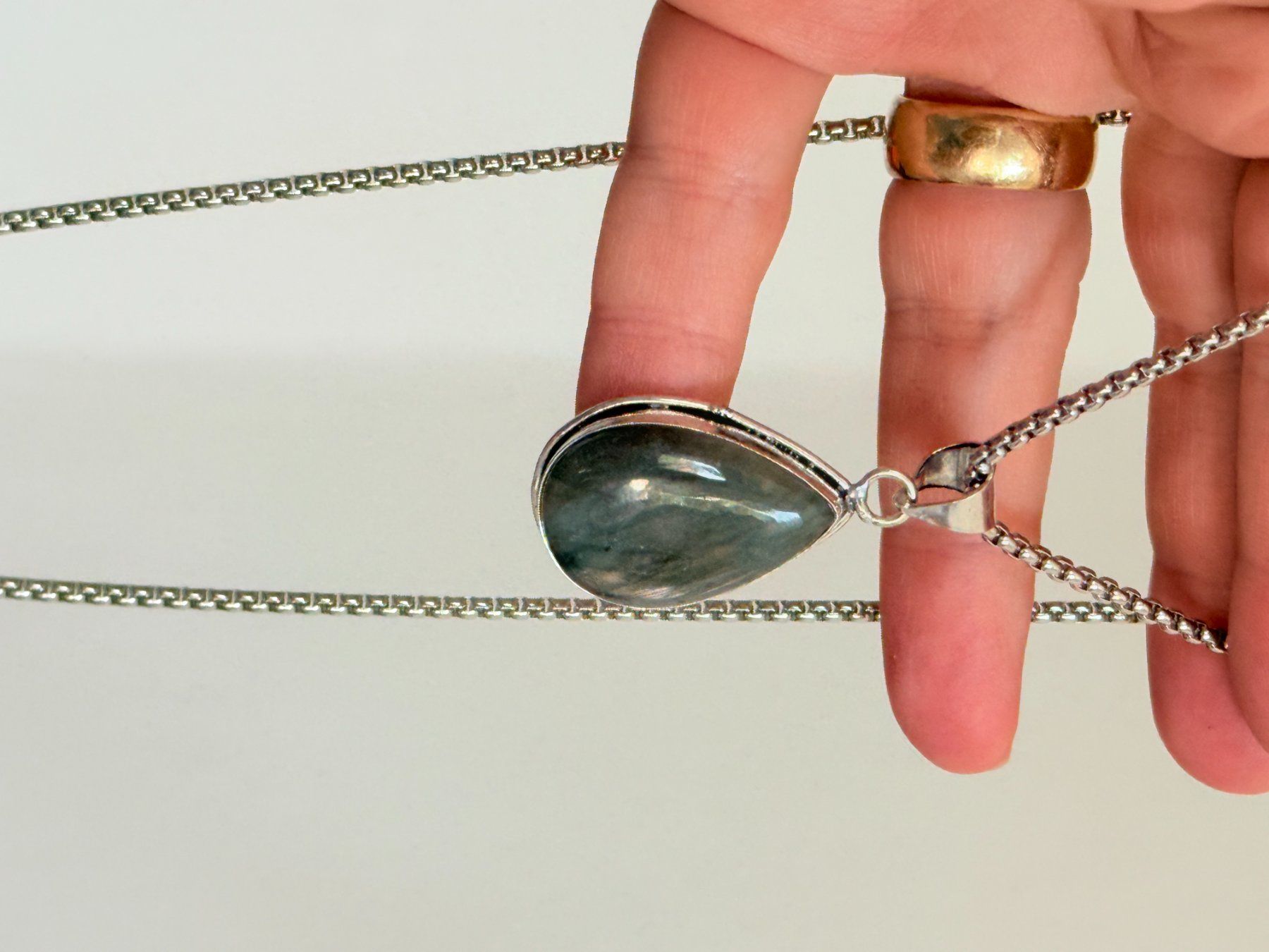 Colliers: Labradorite necklace – Neuf avec emballage d'origine à Genève par AGBERG 1