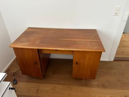 Alter Schreibtisch inkl. Korpusse