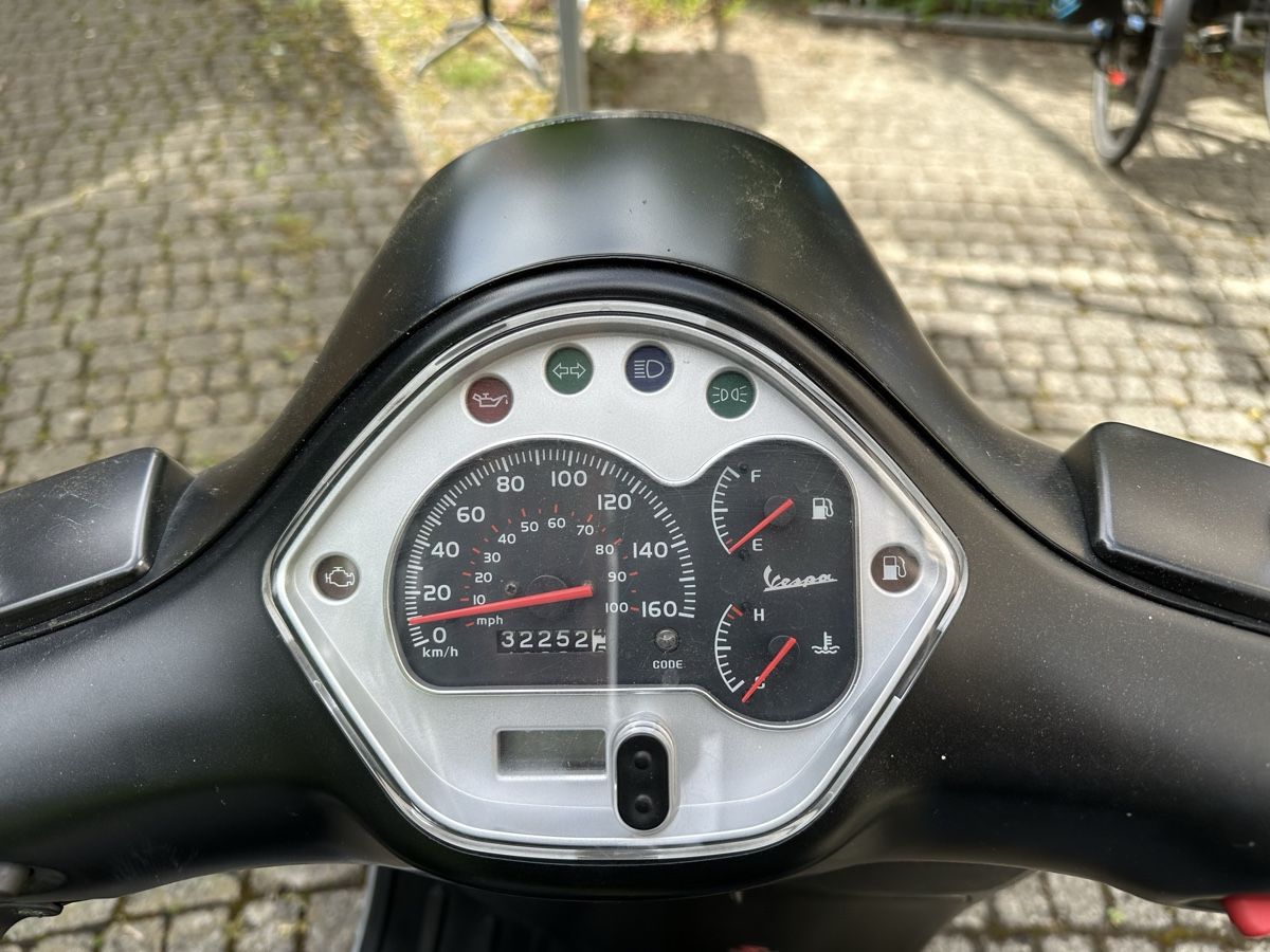 Vespa Scooters: Vespa Gts 300 – D'occasion à Wädenswil par tippihno 3