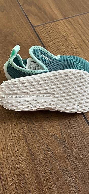 Scarpe per ragazzi: Chaussures aquatiques 24/25 – Usato da Le Mont-Pèlerin venduto da gir_9lpq 1