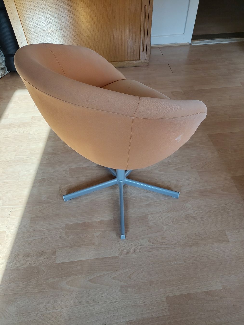Stühle: Sessel drehbar – Defekt aus Basel von OleThiele 1