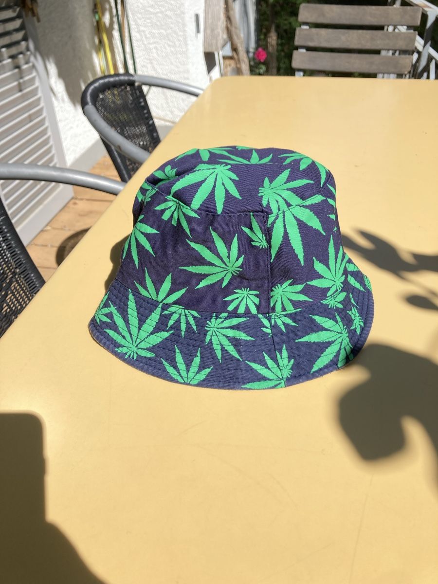 Copricapi, berretti & cappellini: Bucket Hat Hemp Leafs – Nuovo (secondo la descrizione) da Bern venduto da anj42