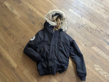 Alpha Industries Winterjacke schwarz mit Kapuze neuwertig