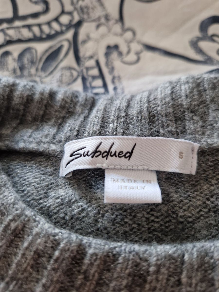 Pulls & Sweat-shirts: Pullover Subdued grau mit Star-Schriftzug Grösse S – D'occasion à Ittigen par Selina_21 1