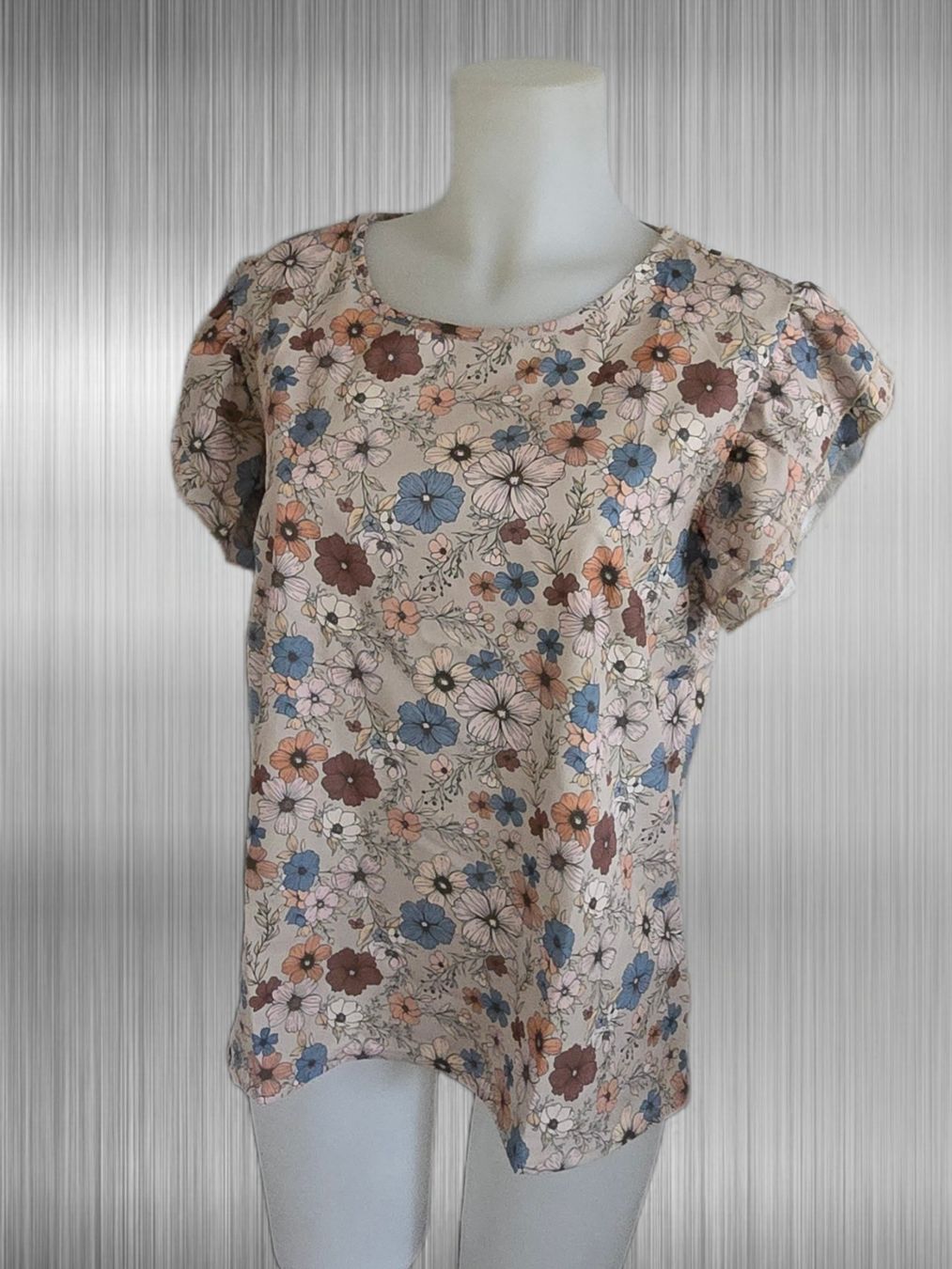 Camicette: Sommerliches Blumen-Shirt – Nuovo e nell'imballaggio originale da Aarburg venduto da Hystoria 1