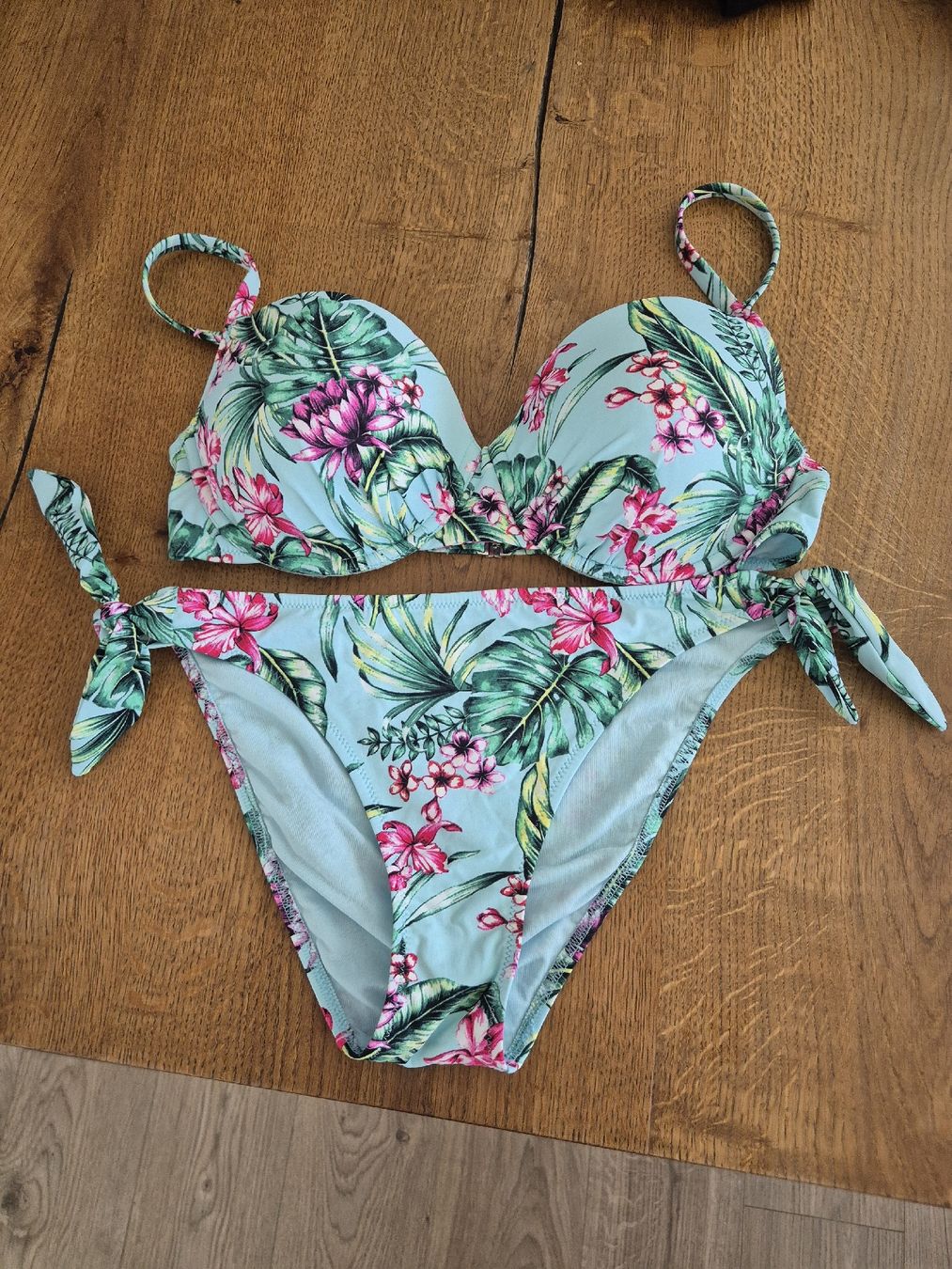 Ellen Amber Costumi da bagno & Bikini: Bikini ellen amber Grösse 40 Blumenmuster NEU! – Nuovo (secondo la descrizione) da Oberbuchsiten venduto da Wilandra