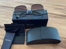 Prada Sonnenbrille Modell SPR 67XS schwarz gold neuwertig