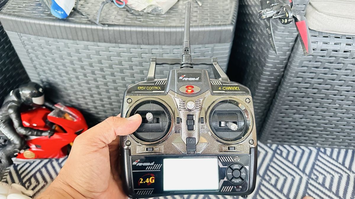 Modellismo RC: RC Helikopter und Fernsteuerung Bundle gebraucht – Usato da Nebikon venduto da sal_pvk8 3