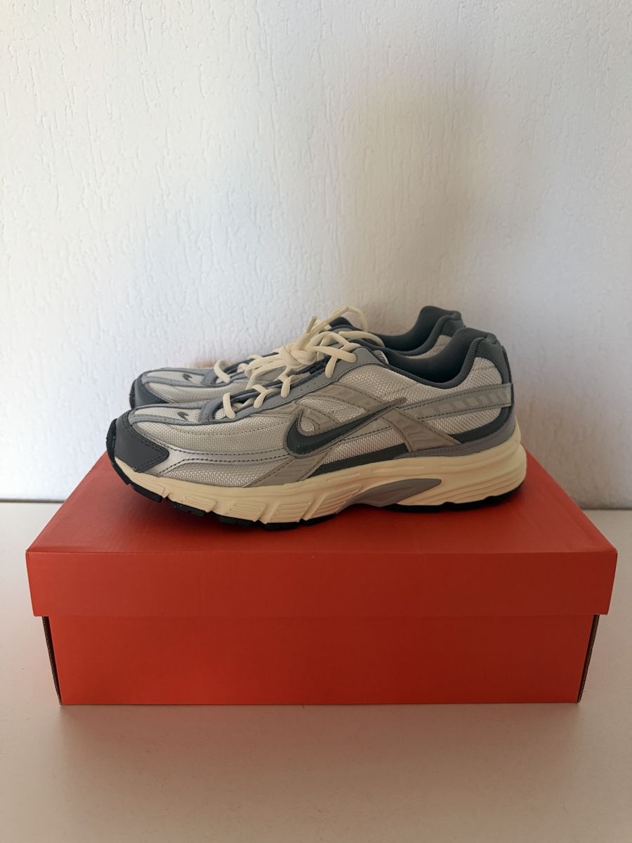 Nike Scarpe da uomo: Nike Initiator Light Bone – Nuovo e nell'imballaggio originale da Dübendorf venduto da Sneaker_Seller
