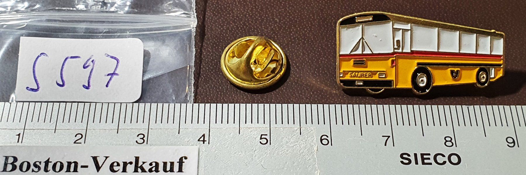 Saurer Placchette & Badge: S597 - Pin PTT Postauto - Saurer Bus – Usato da Reinach BL venduto da Boston-Verkauf 1