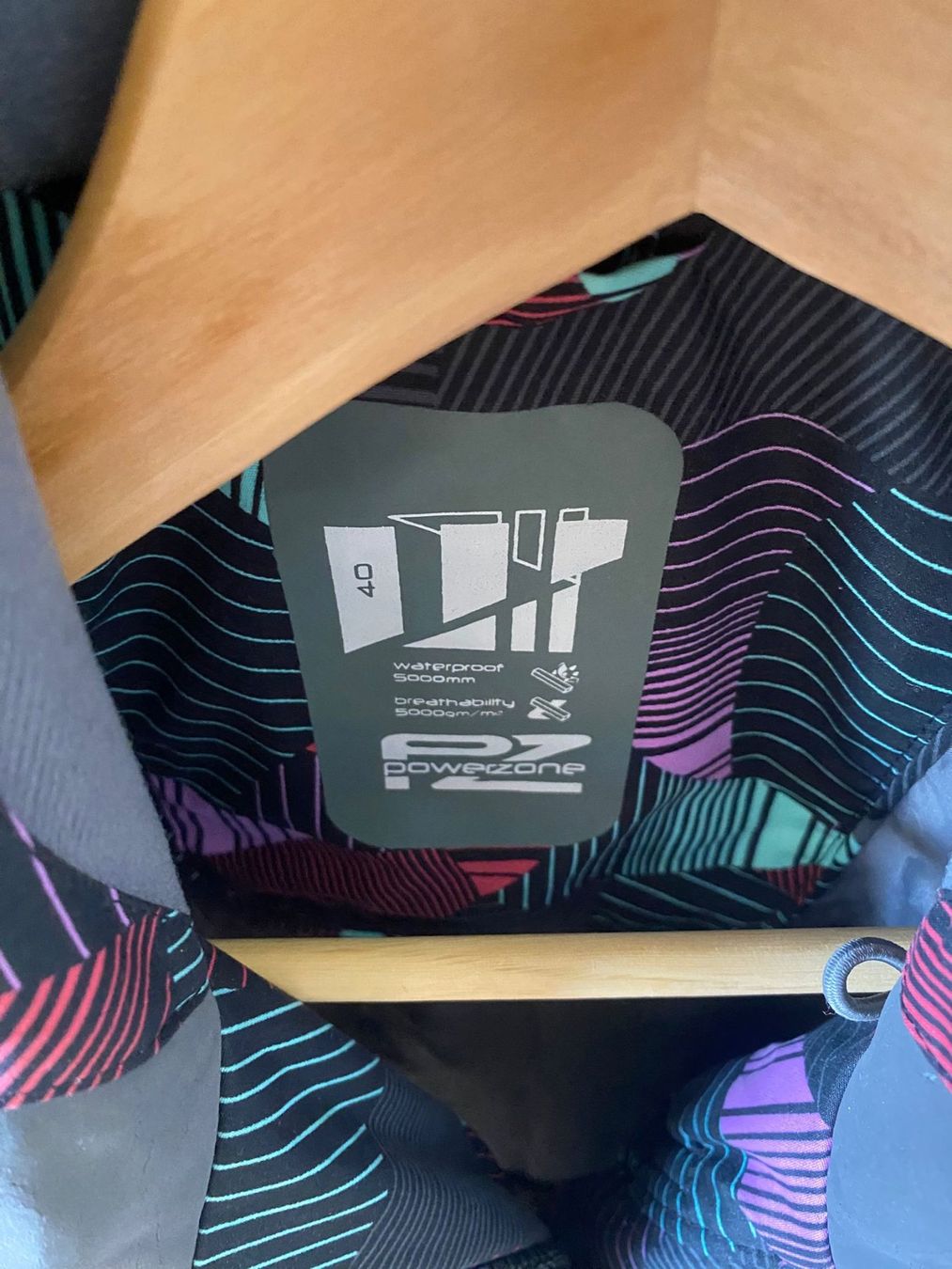 Jacken: Powerzone Winterjacke, Grösse M, bunt gemustert – Gebraucht aus Zürich von Ma_Go 5
