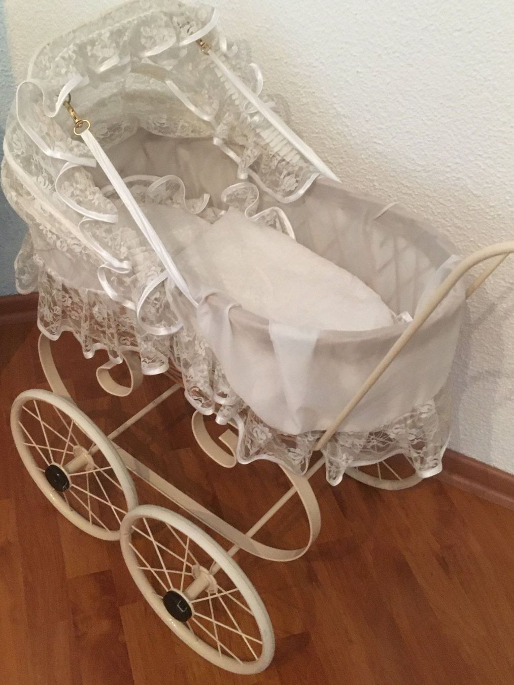 Carrozzine per bambole: Alter wunderschöner Puppenwagen – Usato da Endingen venduto da Jilly-Lilly 4